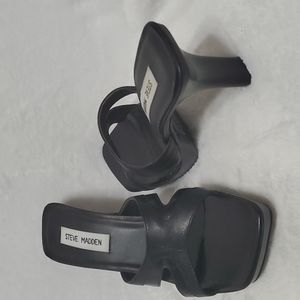 STEVE MADDEN Open toe block heel sandal 8.5M black (Ss12)